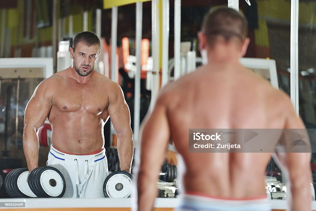 Athletic conservative activist, Ausführung der Übung im sport gym hall - Lizenzfrei Abnehmen Stock-Foto