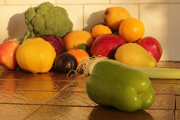 frutas y verduras - healthy eating food and drink raw leek fotografías e imágenes de stock