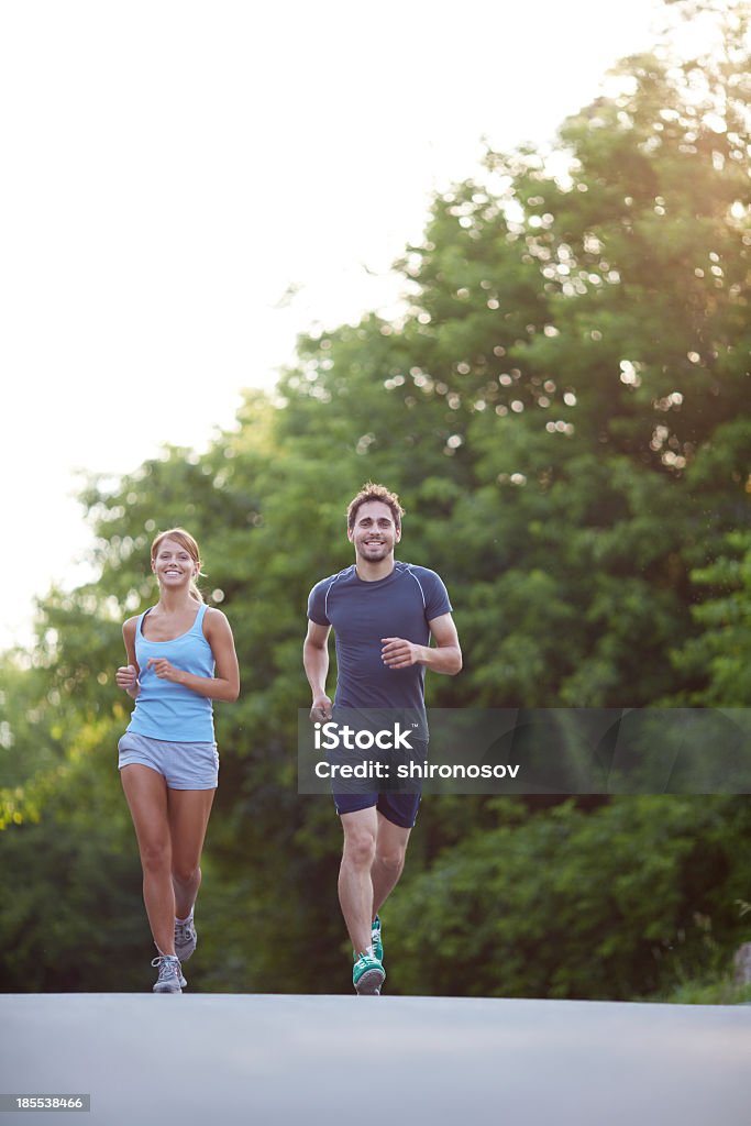 Running вместе - Стоковые фото Активный образ жизни роялти-фри