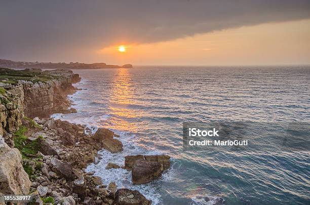 Sonnenuntergang Am Coastside Stockfoto und mehr Bilder von Ansicht aus erhöhter Perspektive - Ansicht aus erhöhter Perspektive, Bedeckter Himmel, Bildhintergrund