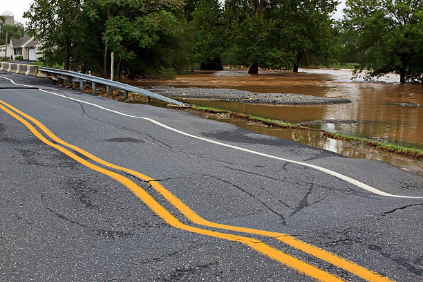 istock Flood Damaged Roadway 185548305