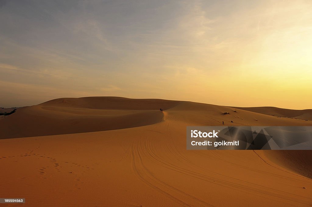 Paisagem de desertos e dunas de areia - Foto de stock de Areia royalty-free