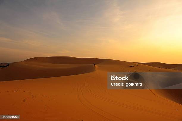 Foto de Paisagem De Desertos E Dunas De Areia e mais fotos de stock de Areia - Areia, Baía Mui Ne, Calor