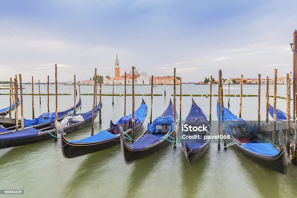 Bateaux de gondole et Église de San Giorgio, Venise - Photo de Architecture libre de droits