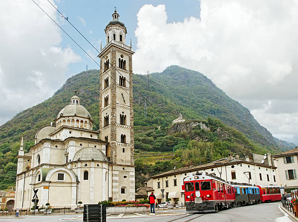 bernina express na rua. - bernina express imagens e fotografias de stock