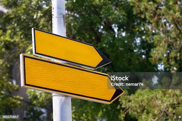 Foto de Sinal De Estrada Em Branco e mais fotos de stock de Amarelo - Amarelo, Aspiração, Azul