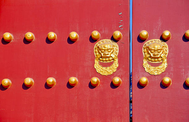 istock Traditional door with knockers 185585905
