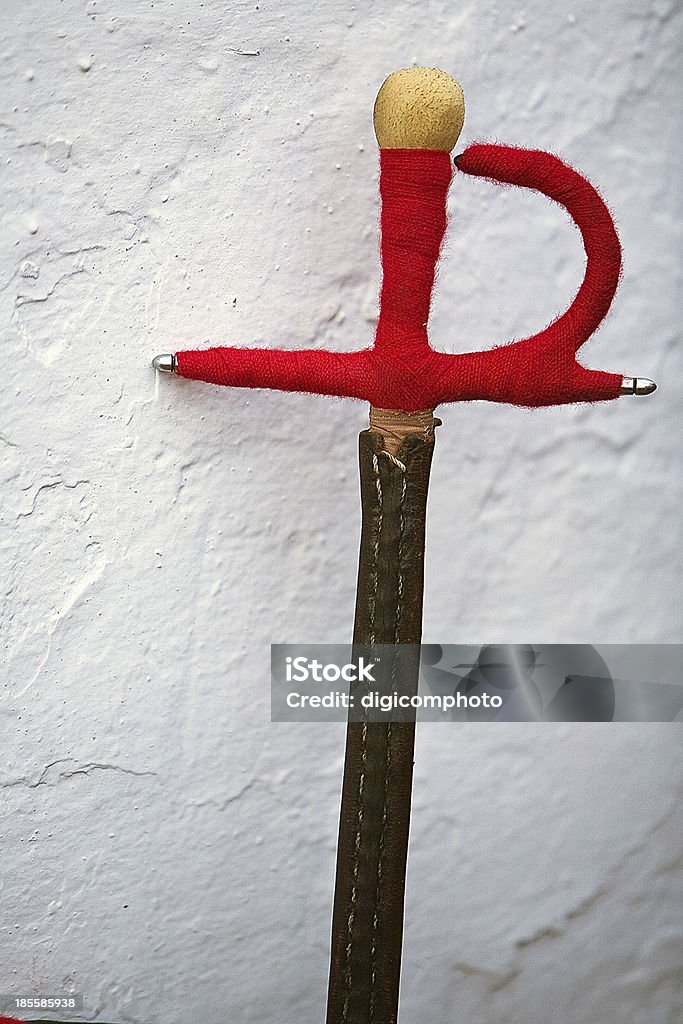 Espada toreador apoiado na parede branca, Espanha - Foto de stock de Arte, Cultura e Espetáculo royalty-free