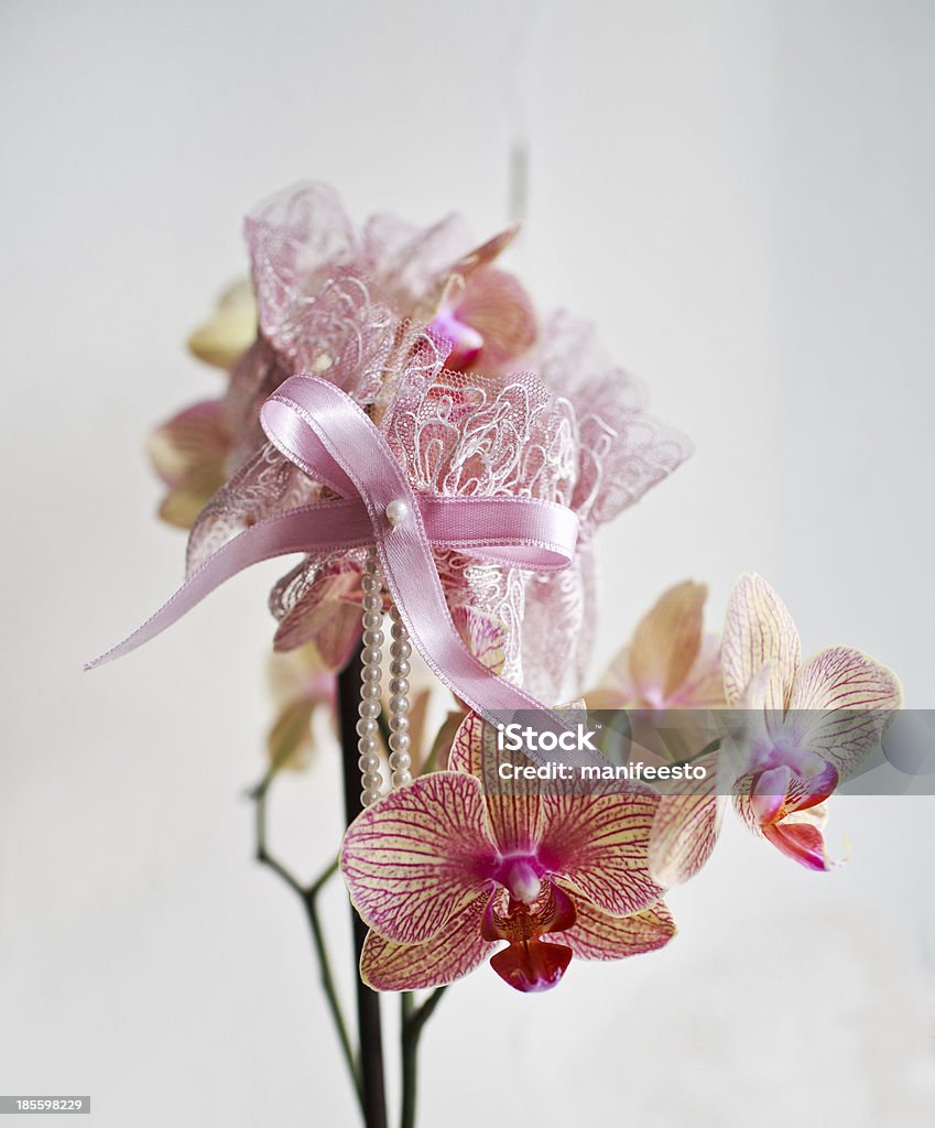 Bodas en una flor de jarretera - Foto de stock de Accesorio personal libre de derechos