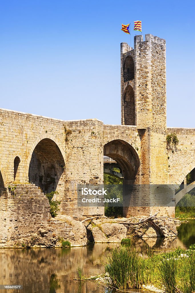 Antico catalal città medievale porta a ponte - Foto stock royalty-free di Acqua