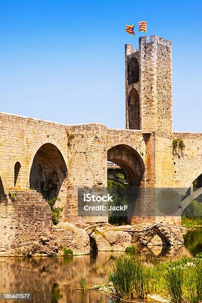 Antico Catalal Città Medievale Porta A Ponte - Fotografie stock e altre immagini di Acqua - Acqua, Ambientazione esterna, Antico - Condizione
