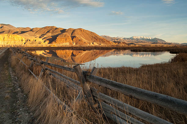 hermoso paisaje oeste de estados unidos, idaho ranch land - idaho beautiful western usa usa fotografías e imágenes de stock