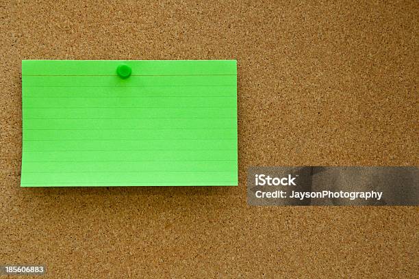 Postit Nota Com Pino De Pressão - Fotografias de stock e mais imagens de Alfinete - Alfinete, Espaço Vazio, Espaço para Texto