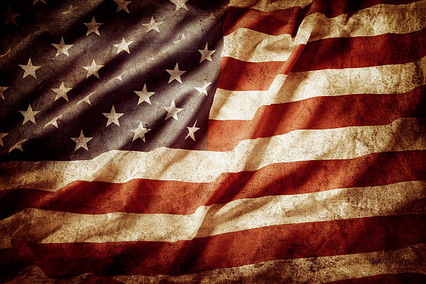 amerikanische flagge - verwittert stock-fotos und bilder