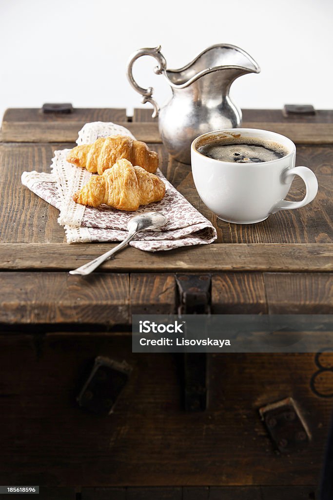 CAFFÈ E CROISSANT - Foto stock royalty-free di Bevanda calda