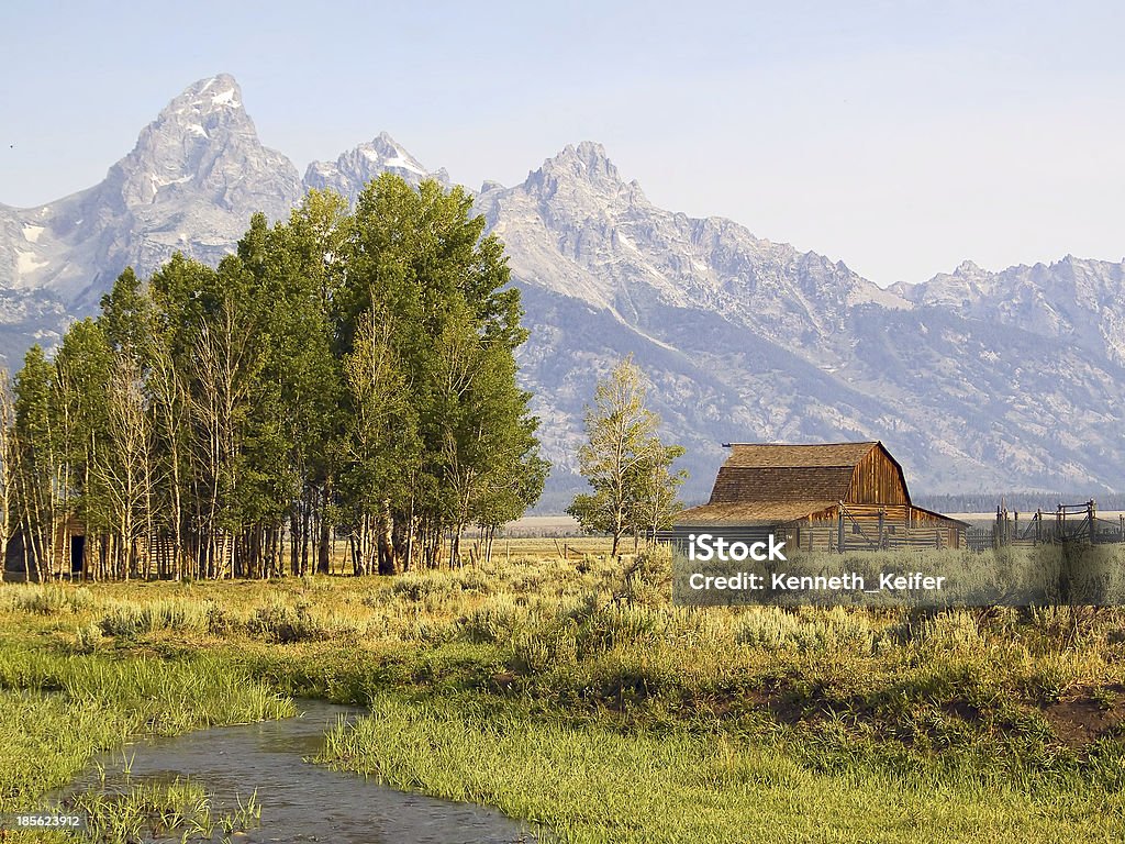 Teton Fienile e Coarl - Foto stock royalty-free di Acqua