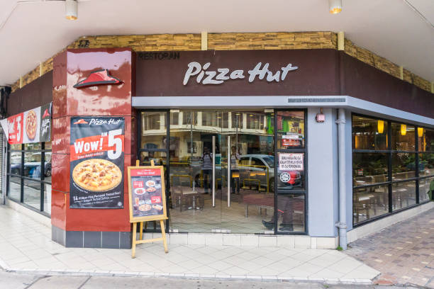 a pizza restaurant. - pizza hut asia pizza restaurant imagens e fotografias de stock