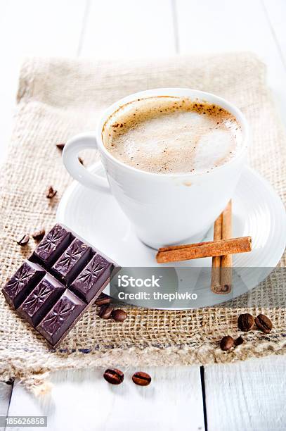 Delicioso Xícara De Cappuccino Com Canela E De Chocolate - Fotografias de stock e mais imagens de Atividades de Fim de semana