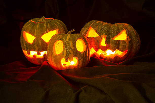 istock Halloween pumpkins in the dark 185627253