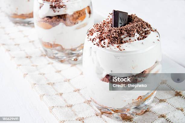 Foto de Italiano Tradicional Sobremesa Com Chocolate e mais fotos de stock de Almoço - Almoço, Atividades de Fins de Semana, Biscoito