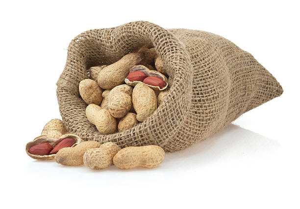 dadi arachidi isolato su bianco - peanut bag nut sack foto e immagini stock