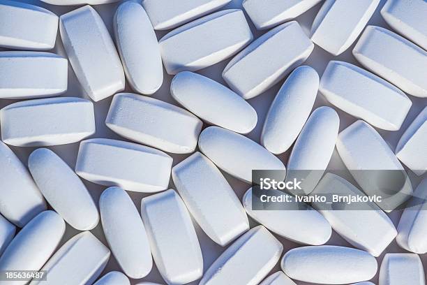 Foto de Tablet De Tempo e mais fotos de stock de Antibiotico - Antibiotico, Comprimido, Cápsula