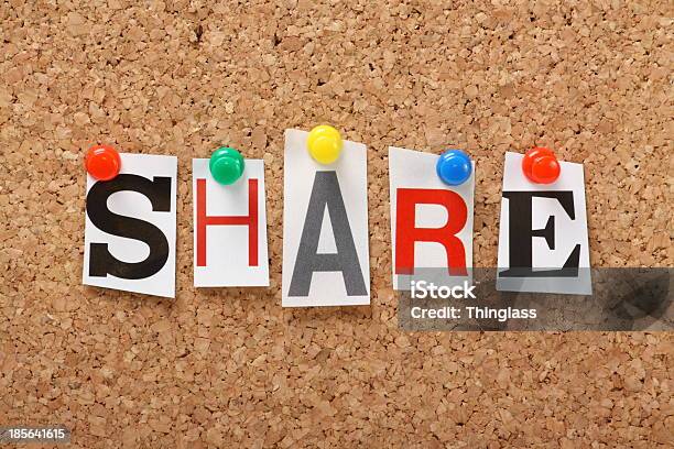 Compartir Foto de stock y más banco de imágenes de Bloguear - Bloguear, Chincheta, Compartir