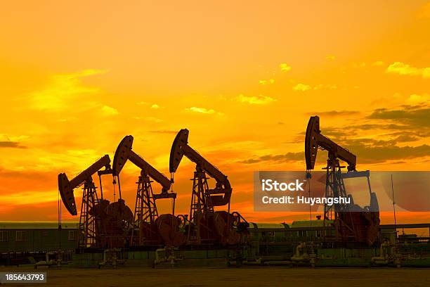Öl Pumpen Stockfoto und mehr Bilder von Benzin - Benzin, Diesel-Kraftstoff, Energieindustrie