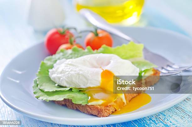 Pochiertes Ei Stockfoto und mehr Bilder von Avocado - Avocado, Brotsorte, Brunch