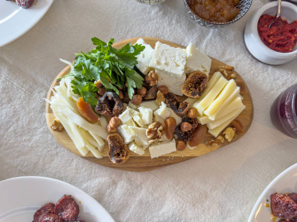 치즈 플라테 - plate antipasto hard cheese still life 뉴스 사진 이미지
