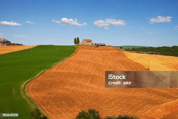 Pola Toskania - zdjęcia stockowe i więcej obrazów Architektura - Architektura, Bez ludzi, Chmura