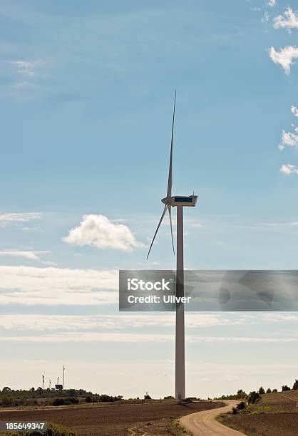 Turbina Eólica - Fotografias de stock e mais imagens de Ajardinado - Ajardinado, Ao Ar Livre, Azul