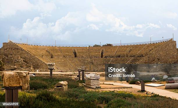 Foto de Amphitheate e mais fotos de stock de Anfiteatro - Anfiteatro, Arqueologia, Arquitetura