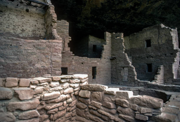 Mesa Verde NP - Spruce Tree House - Ancient Walls - 1990