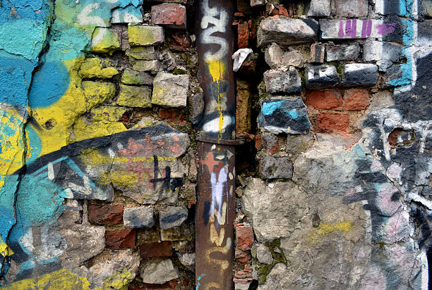 istock Grunge brick wall. Messy old urban background. 185660001