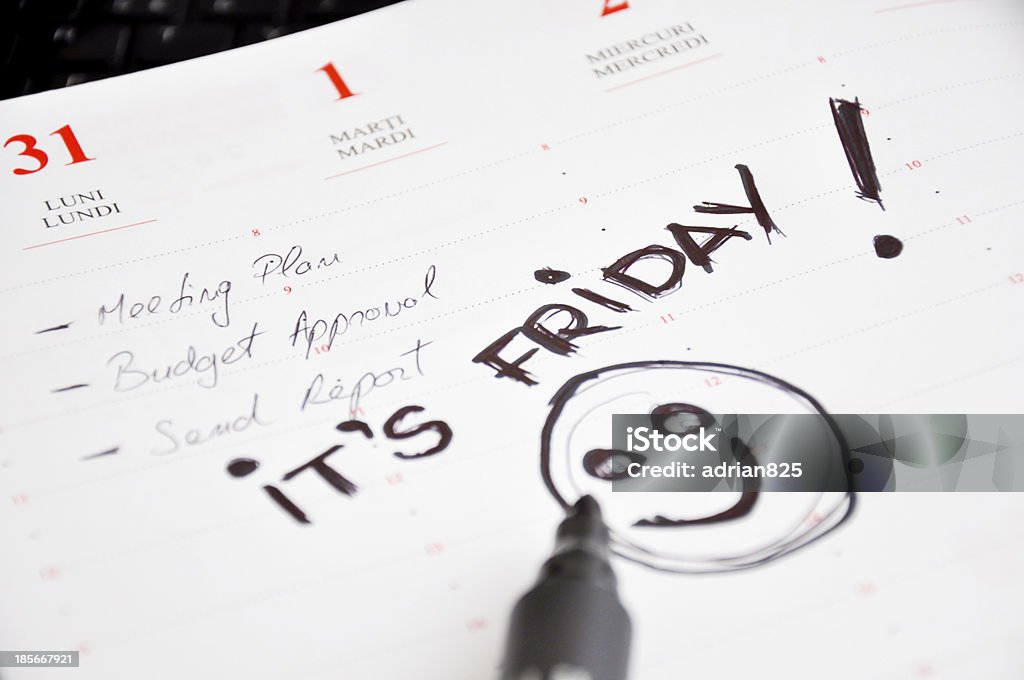Es viernes, el día antes de fin de semana - Foto de stock de Actividad de fin de semana libre de derechos
