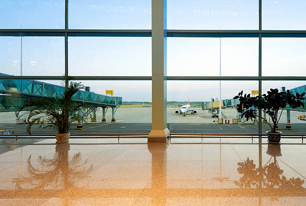 istock Airports with large windows and aircraft 185676391