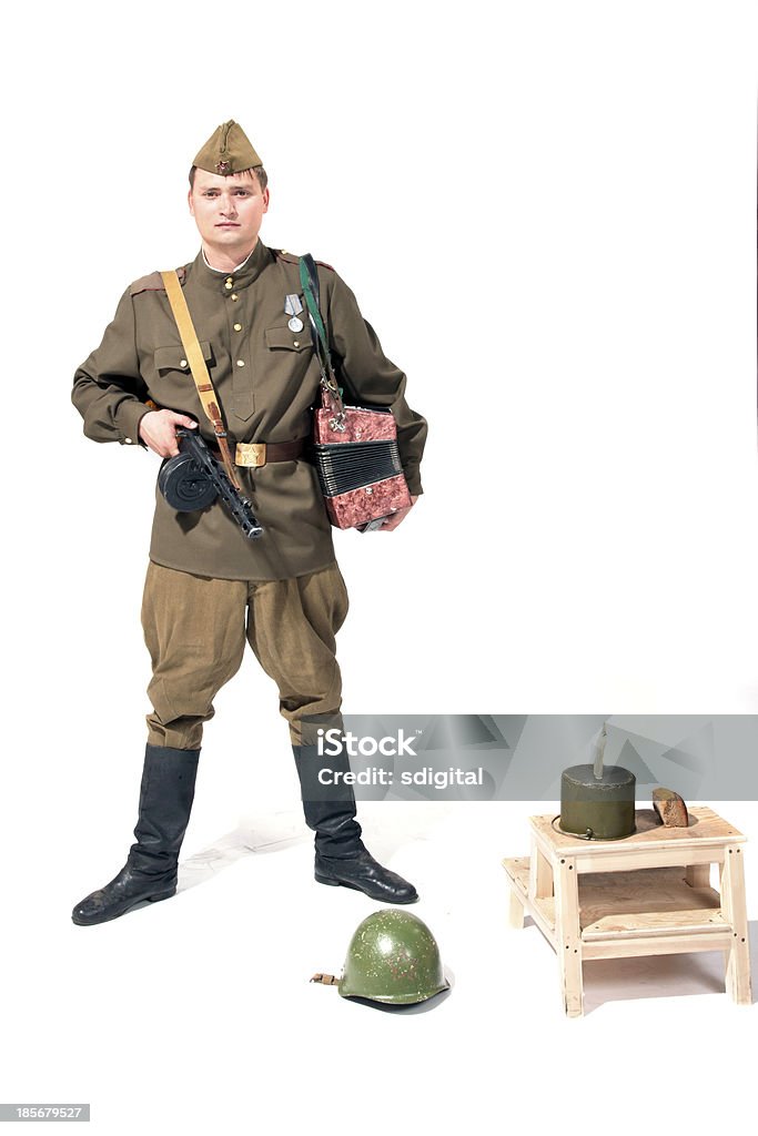 soldier con acordeón - Foto de stock de 1940-1949 libre de derechos