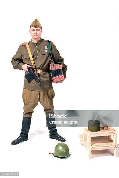 Soldier Con Acordeón Foto de stock y más banco de imágenes de 1940-1949 - 1940-1949, Accesorio de cabeza, Acordeón - Instrumento