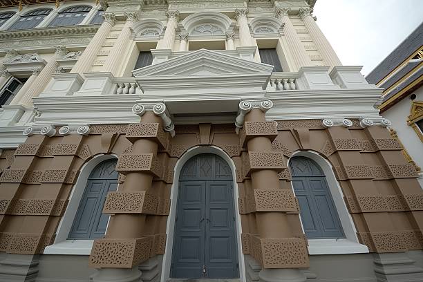 istock Chakri Maha Prasat Throne Hall door 185681968