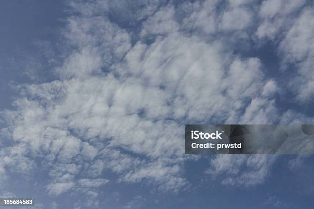 Céu Azul E Nuvens - Fotografias de stock e mais imagens de Altostratus - Altostratus, Ao Ar Livre, Azul