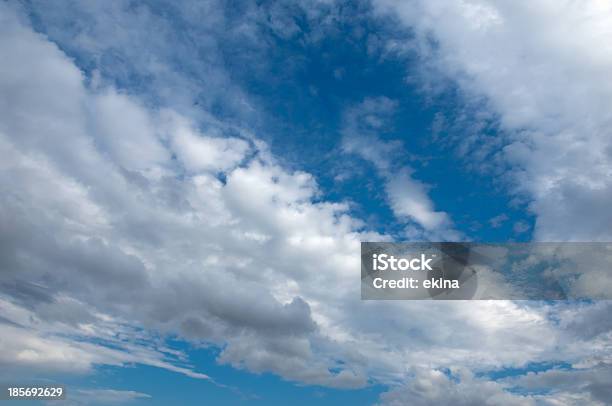 Nuvens - Fotografias de stock e mais imagens de Abstrato - Abstrato, Alto - Descrição Física, Ao Ar Livre