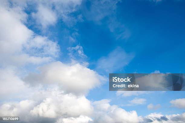 Foto de Nuvem e mais fotos de stock de Abstrato - Abstrato, Azul, Beleza natural - Natureza