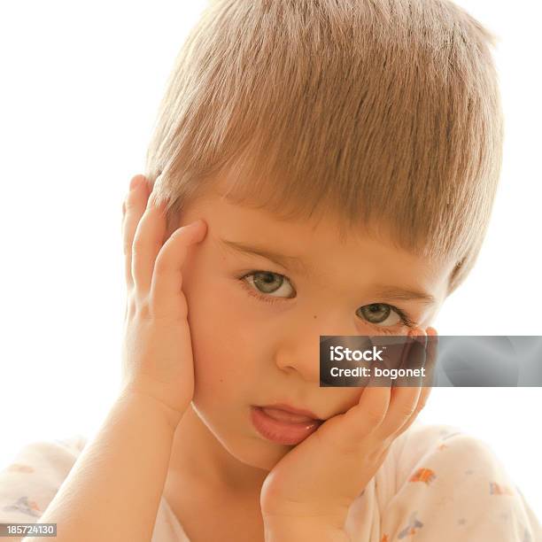 Foto de Linda Criança Sorridente Posando E e mais fotos de stock de Abraçar - Abraçar, Amor, Bebê