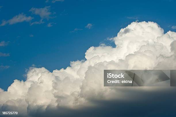 Wolken Stockfoto und mehr Bilder von Abstrakt - Abstrakt, Bedeckter Himmel, Bildhintergrund