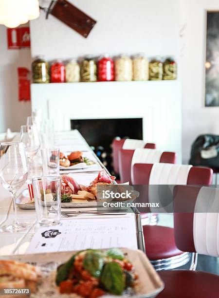 Bar Interior Do Restaurante - Fotografias de stock e mais imagens de Almoço - Almoço, Artigo de Decoração, Banquete