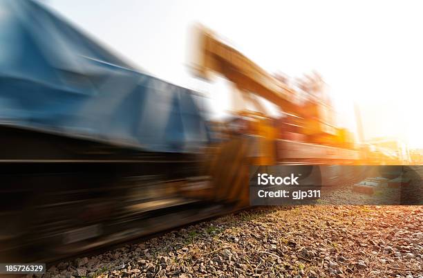 Fast Moving Train - Vacancyサインのストックフォトや画像を多数ご用意 - Vacancyサイン, エンジン, テクノロジー
