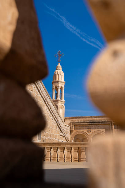 mor gabriel monastery also known as deyrulumur, is the oldest surviving syriac orthodox monastery in the world. midyat, mardin, turkey. - sao gabriel tower imagens e fotografias de stock