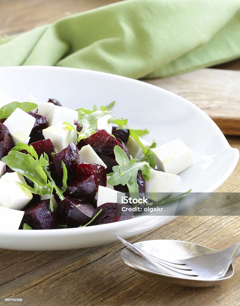 Salada com beterrabas soft feta e Rúcula - Royalty-free Alimentação Saudável Foto de stock