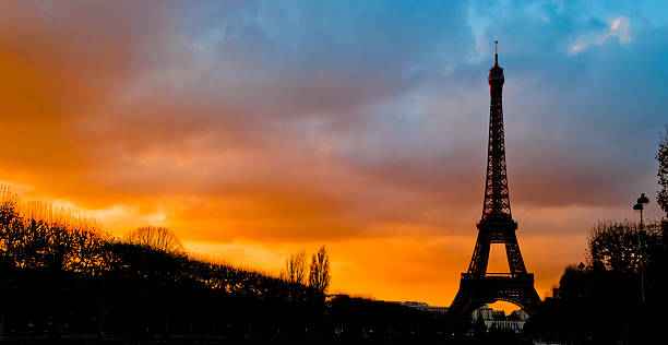 istock Tour Eiffel silhouette at sunset, Paris, France 185754669